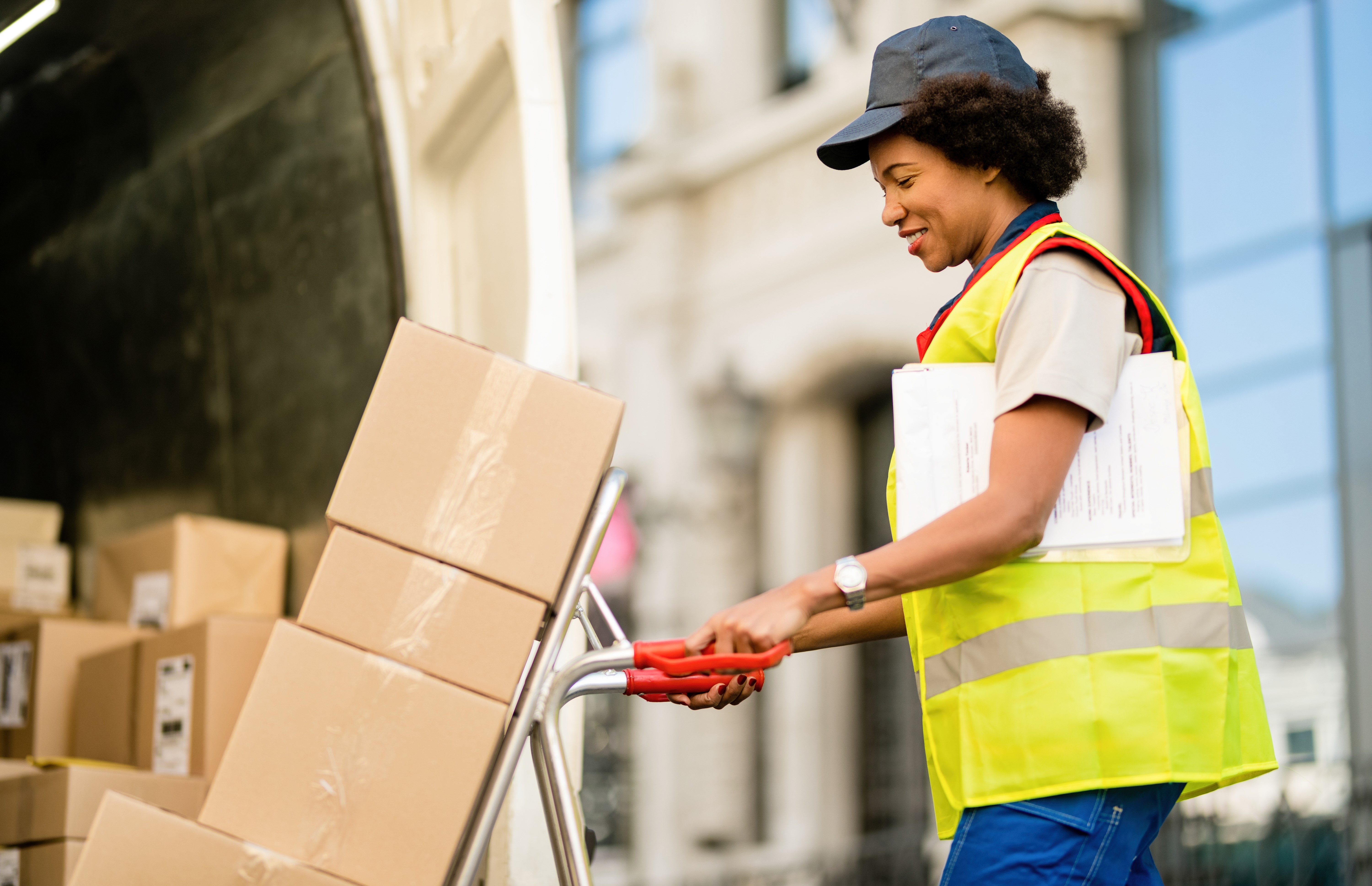L'ARTCI recommande aux usagers de recourir aux services des entreprises habilitées pour toutes leurs opérations de transport et de livraison de documents et colis, afin de garantir la sécurité, la fiabilité et la qualité des services postaux